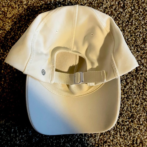Lululemon hat - Picture 3 of 3